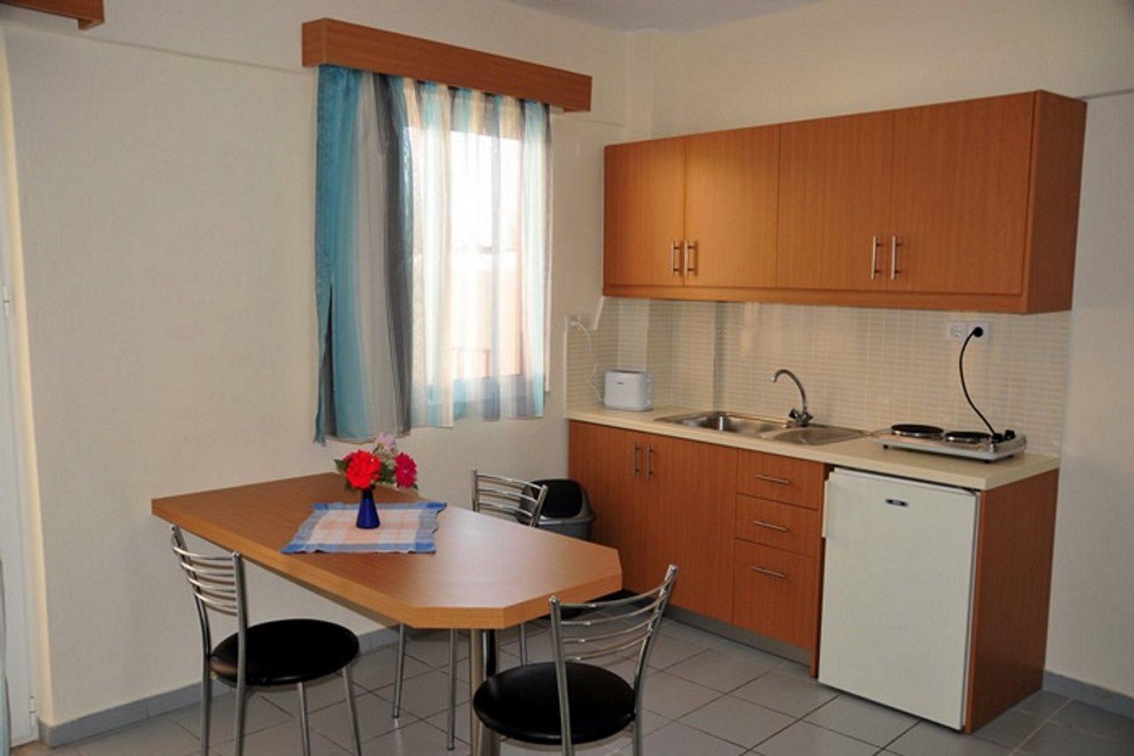 Acropolis Apartments Херсониссос Экстерьер фото